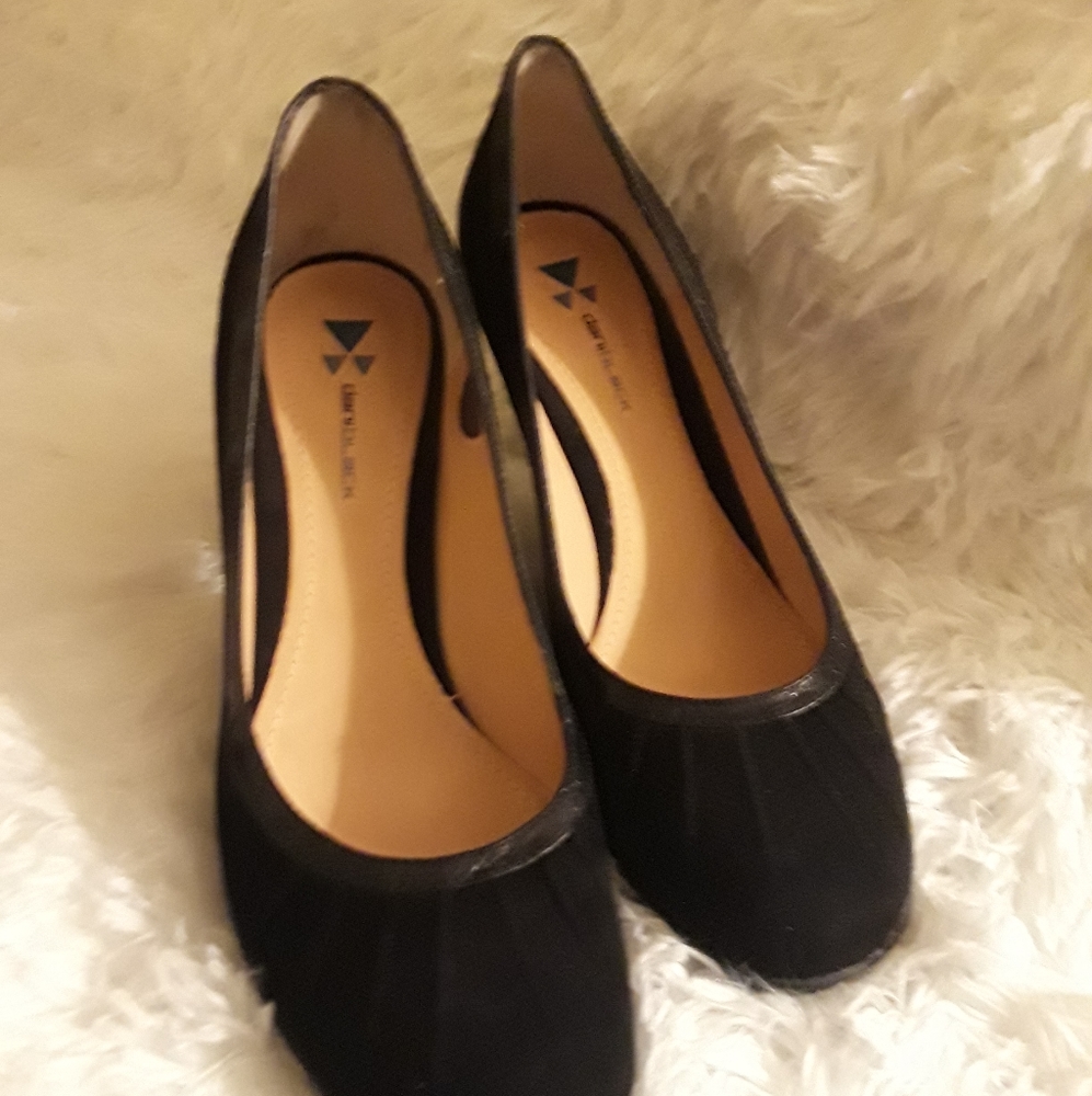 DANI BLACK - black suede pumps (NWT)